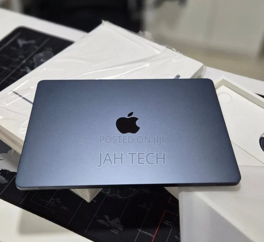 New Laptop Apple MacBook Air 2022 M2 8GB Apple M2 SSD 256GB