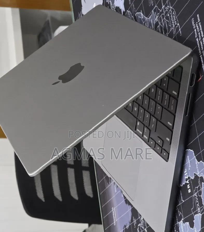 New Laptop Apple MacBook Pro 2023 M3 8GB Apple M3 Pro SSD 512GB
