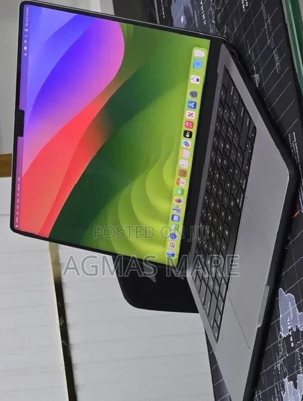 New Laptop Apple MacBook Pro 2023 M3 8GB Apple M3 Pro SSD 512GB