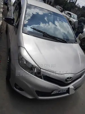 Toyota Yaris 2011 Silver