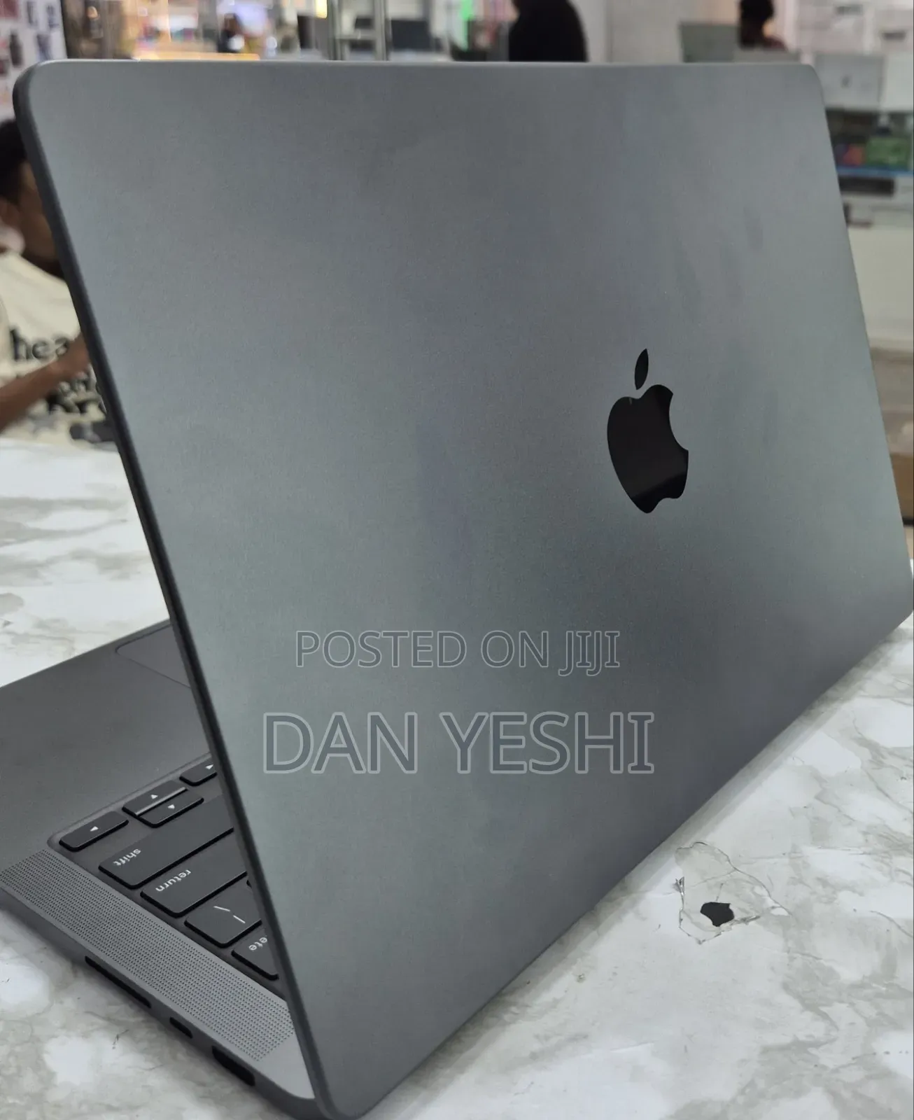 New Laptop Apple MacBook Pro 16GB Apple M5 SSD 1T