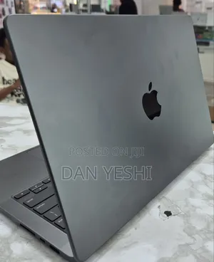 New Laptop Apple MacBook Pro 16GB Apple M5 SSD 1T