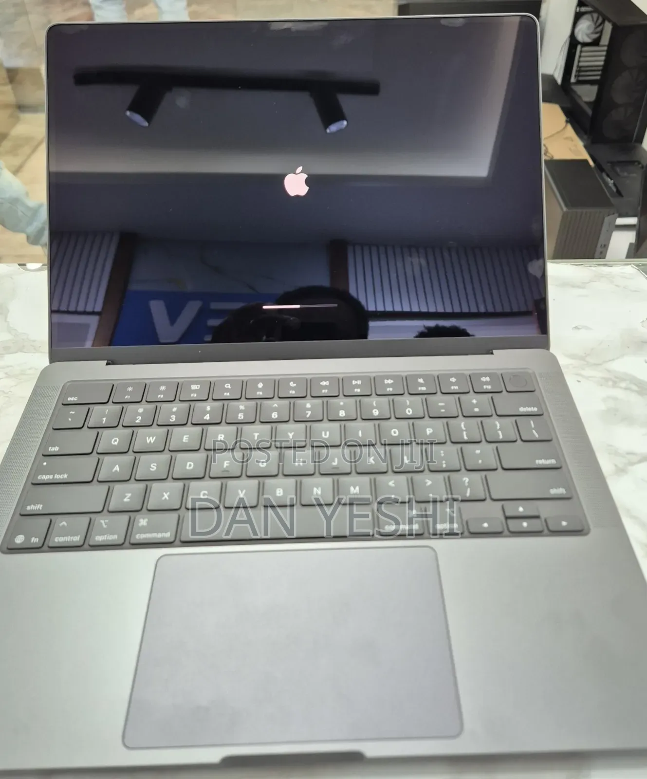 New Laptop Apple MacBook Pro 16GB Apple M5 SSD 1T
