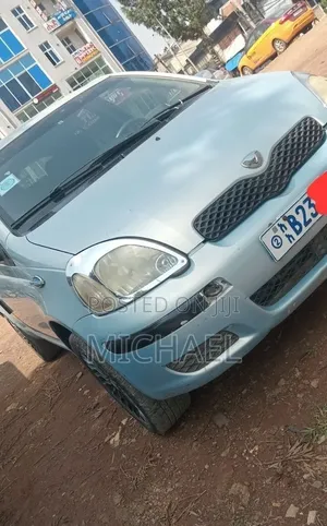 Toyota Vitz 2004 Blue