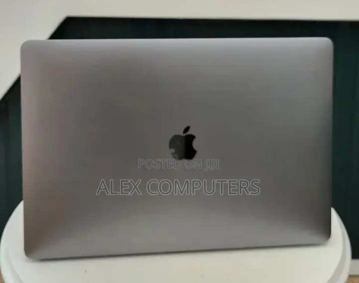 New Laptop Apple MacBook 32GB Intel Core i9 SSD 1T