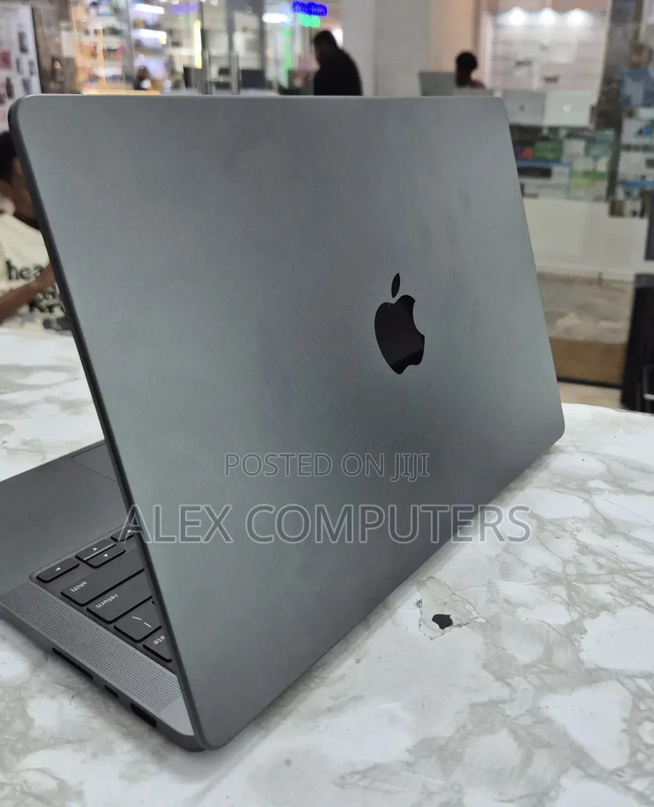 New Laptop Apple MacBook 16GB Apple M5 Pro SSD 1T