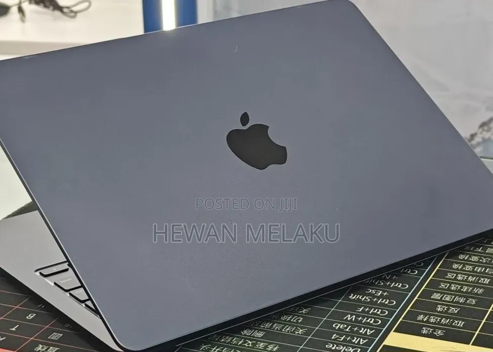 New Laptop Apple MacBook Air 2022 M2 8GB Apple M2 SSD 512GB