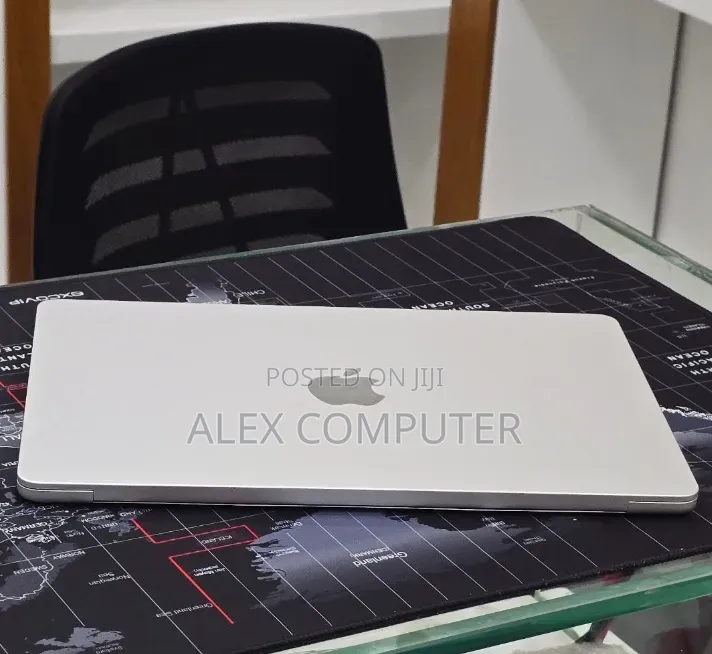 New Laptop Apple MacBook Air 2024 M3 16GB Apple M3 SSD 256GB