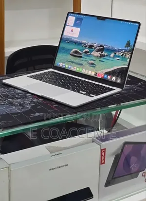 New Laptop Apple MacBook 16GB Apple M3 SSD 256GB