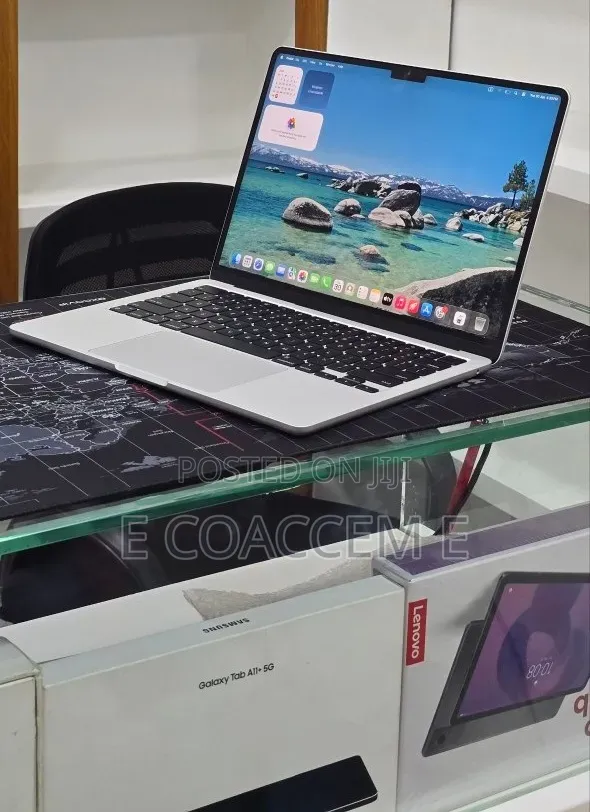 New Laptop Apple MacBook 16GB Apple M3 SSD 256GB