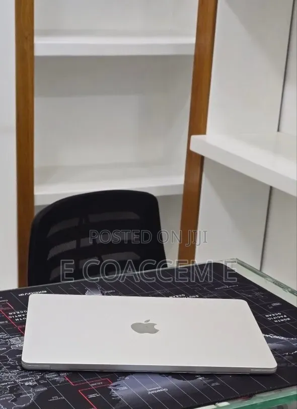 New Laptop Apple MacBook 16GB Apple M3 SSD 256GB