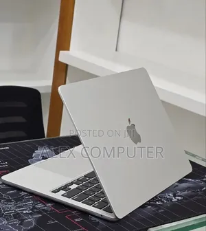 New Laptop Apple MacBook Air 2024 M3 16GB Apple M3 SSD 256GB