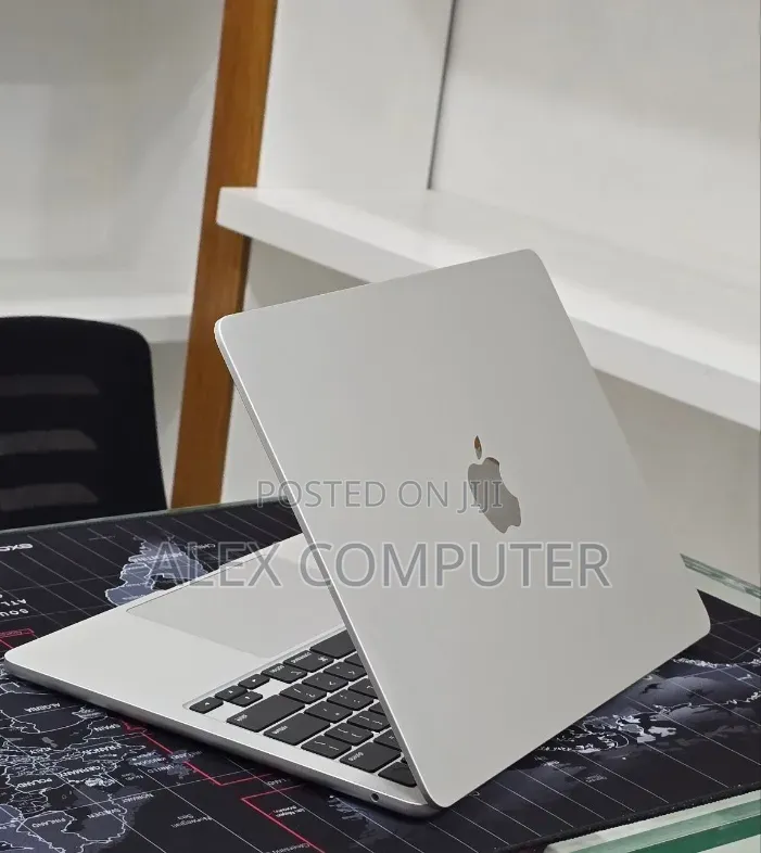 New Laptop Apple MacBook Air 2024 M3 16GB Apple M3 SSD 256GB