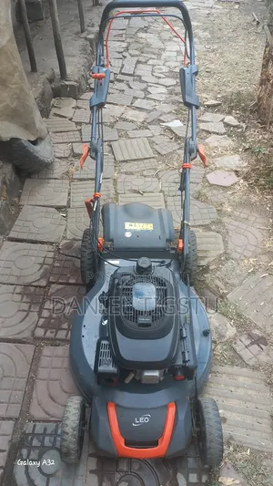 Lawn Mower(የሳር ማጨጃ)