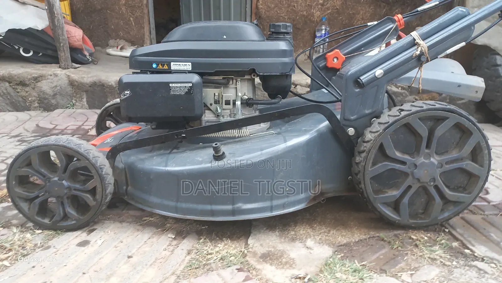 Lawn Mower(የሳር ማጨጃ)