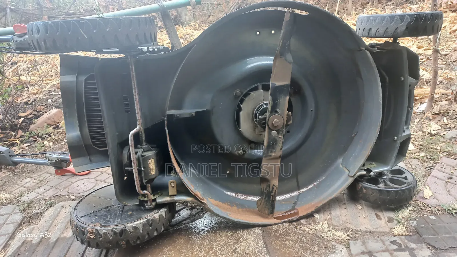 Lawn Mower(የሳር ማጨጃ)