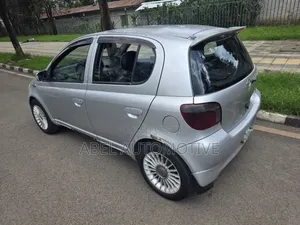 Toyota Vitz 2001 Silver