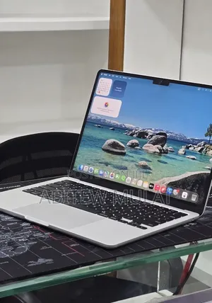 New Laptop Apple MacBook Air 2024 M3 16GB Apple M3 SSD 256GB