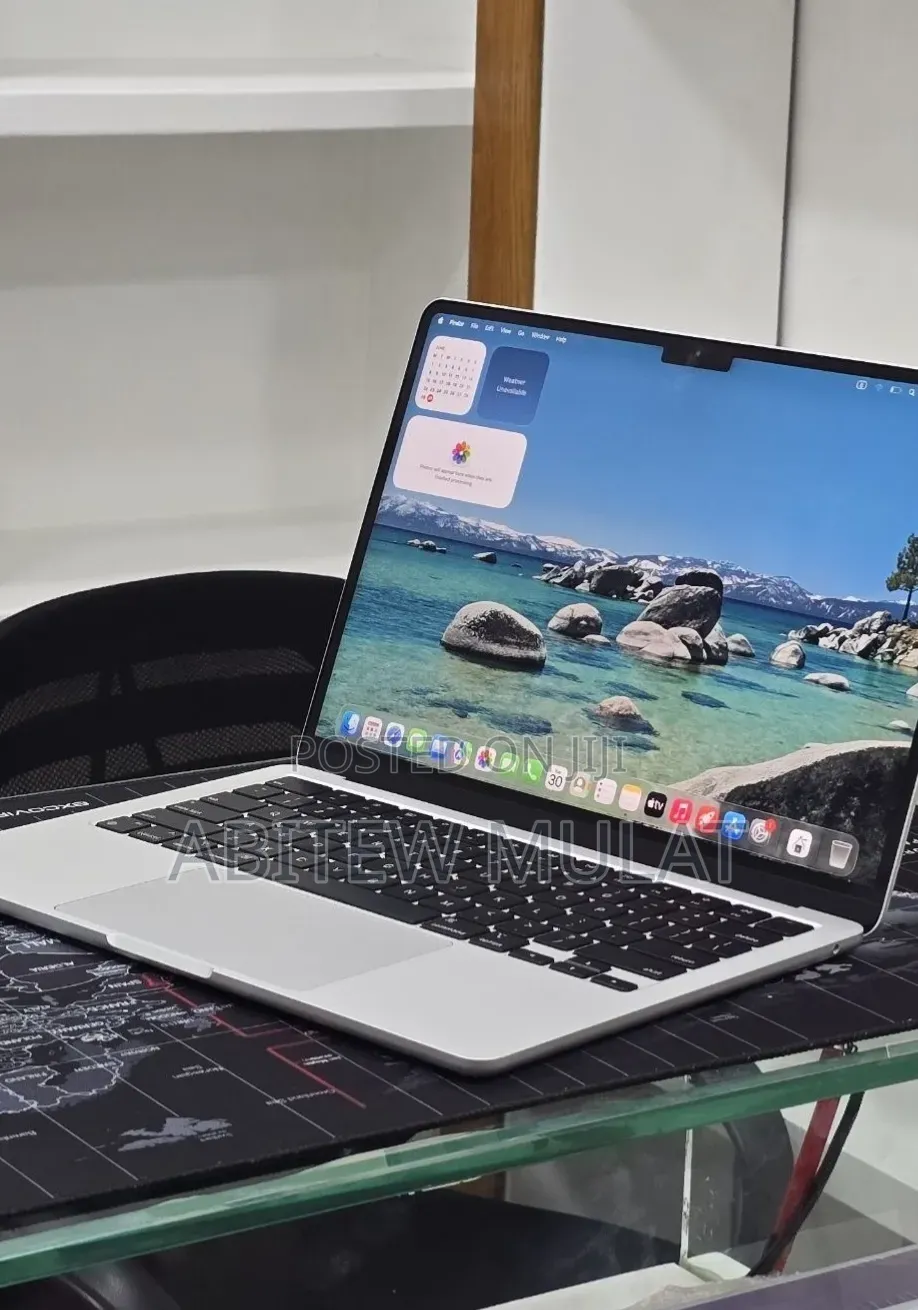 New Laptop Apple MacBook Air 2024 M3 16GB Apple M3 SSD 256GB