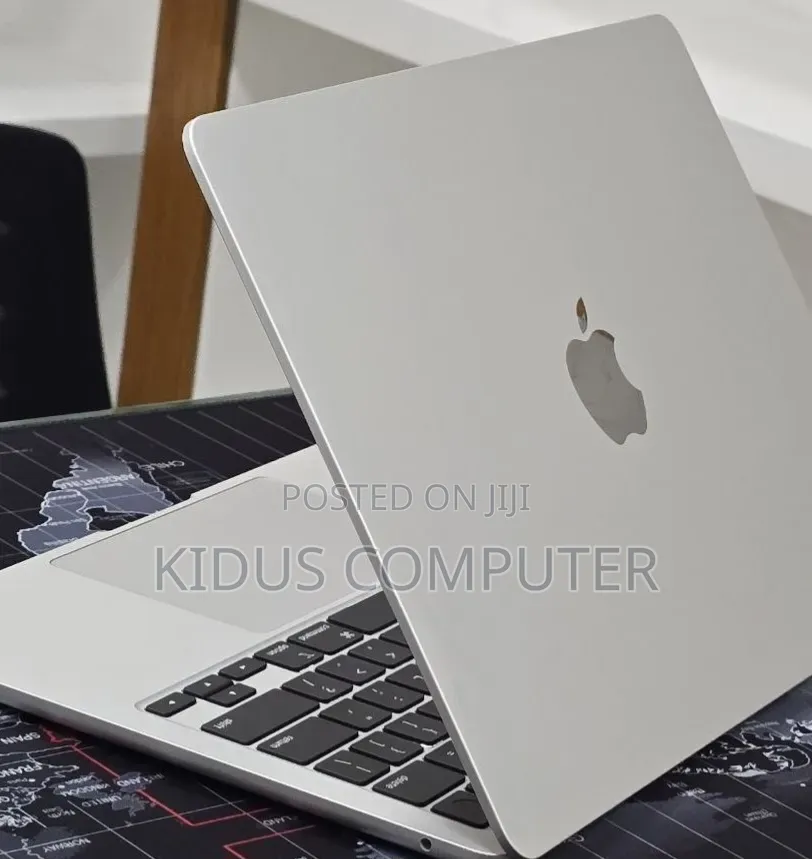 New Laptop Apple MacBook Air 2024 M3 16GB Apple M3 SSD 256GB