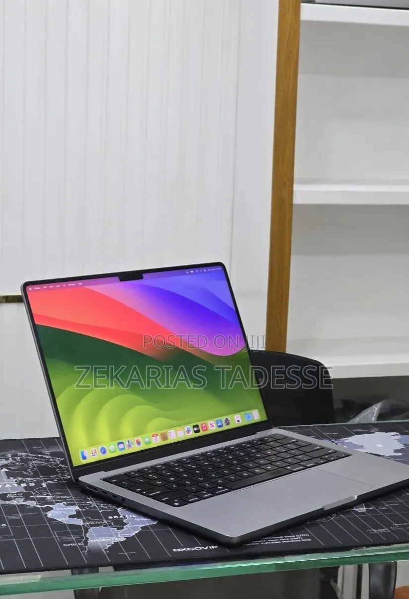 New Laptop Apple MacBook Pro 2023 M3 8GB Apple M3 SSD 512GB