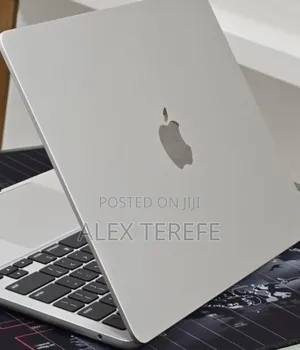 New Laptop Apple MacBook Air 2024 M3 8GB Apple M3 SSD 256GB