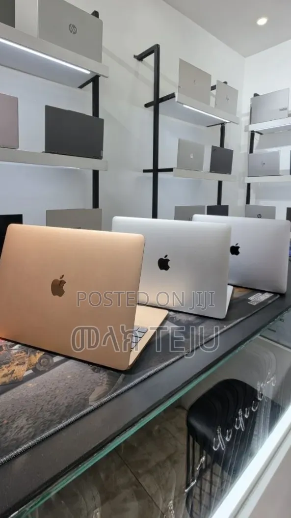 New Laptop Apple MacBook Air 8GB Apple M1 SSD 256GB