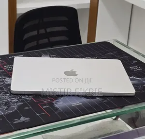 New Laptop Apple MacBook 16GB Apple M3 SSD 256GB