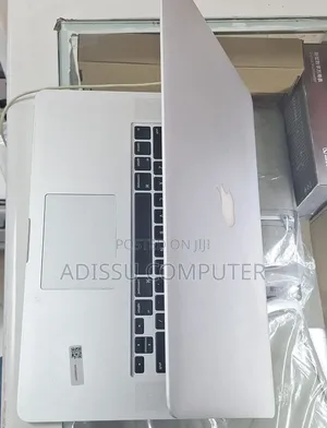 New Laptop Apple MacBook Pro 2015 16GB Intel Core i7 SSD 256GB