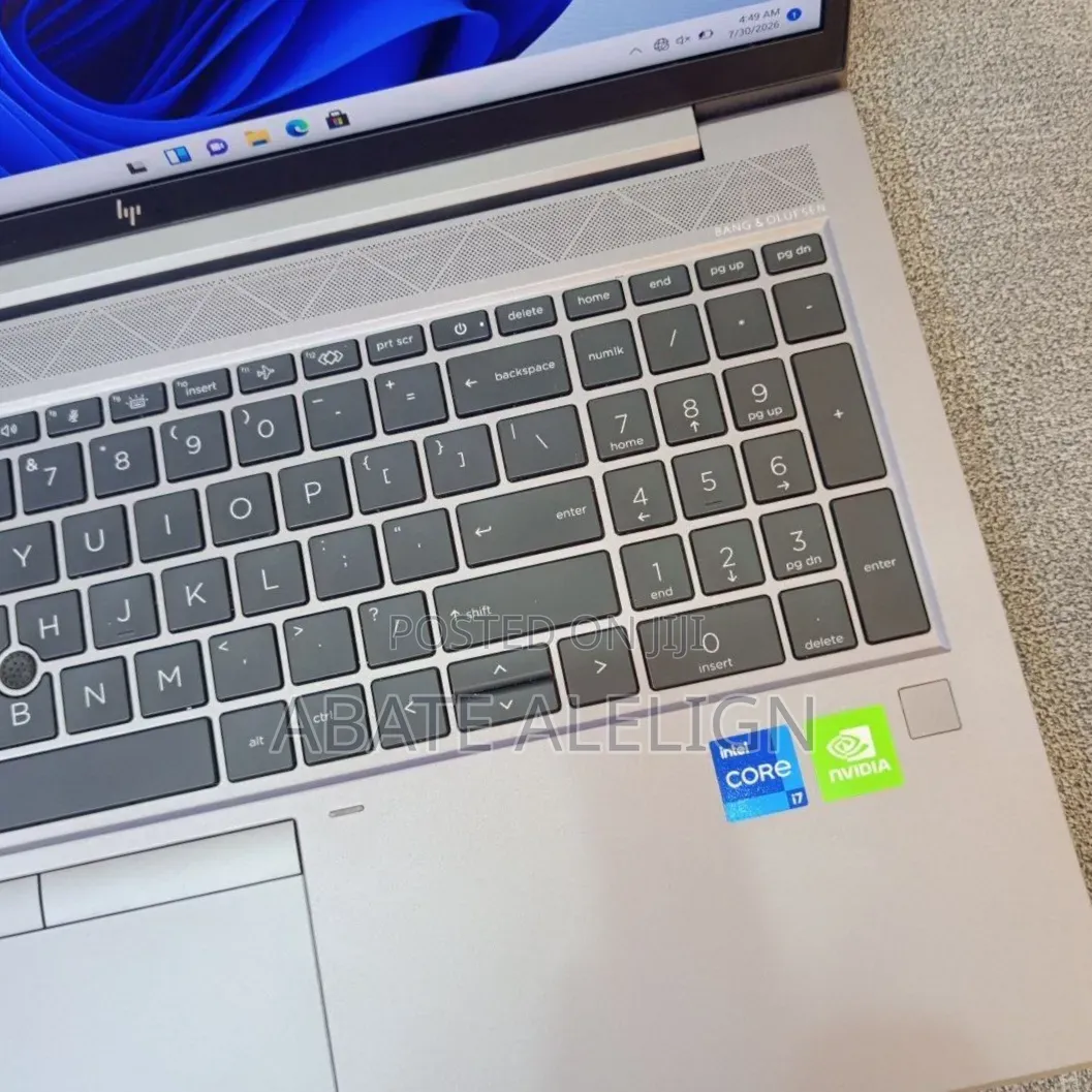 New Laptop HP ZBook Firefly G8 16GB Intel Core i7 SSD 512GB