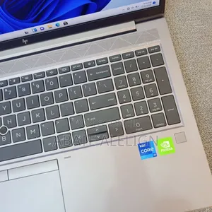 New Laptop HP ZBook Firefly G8 16GB Intel Core i7 SSD 512GB