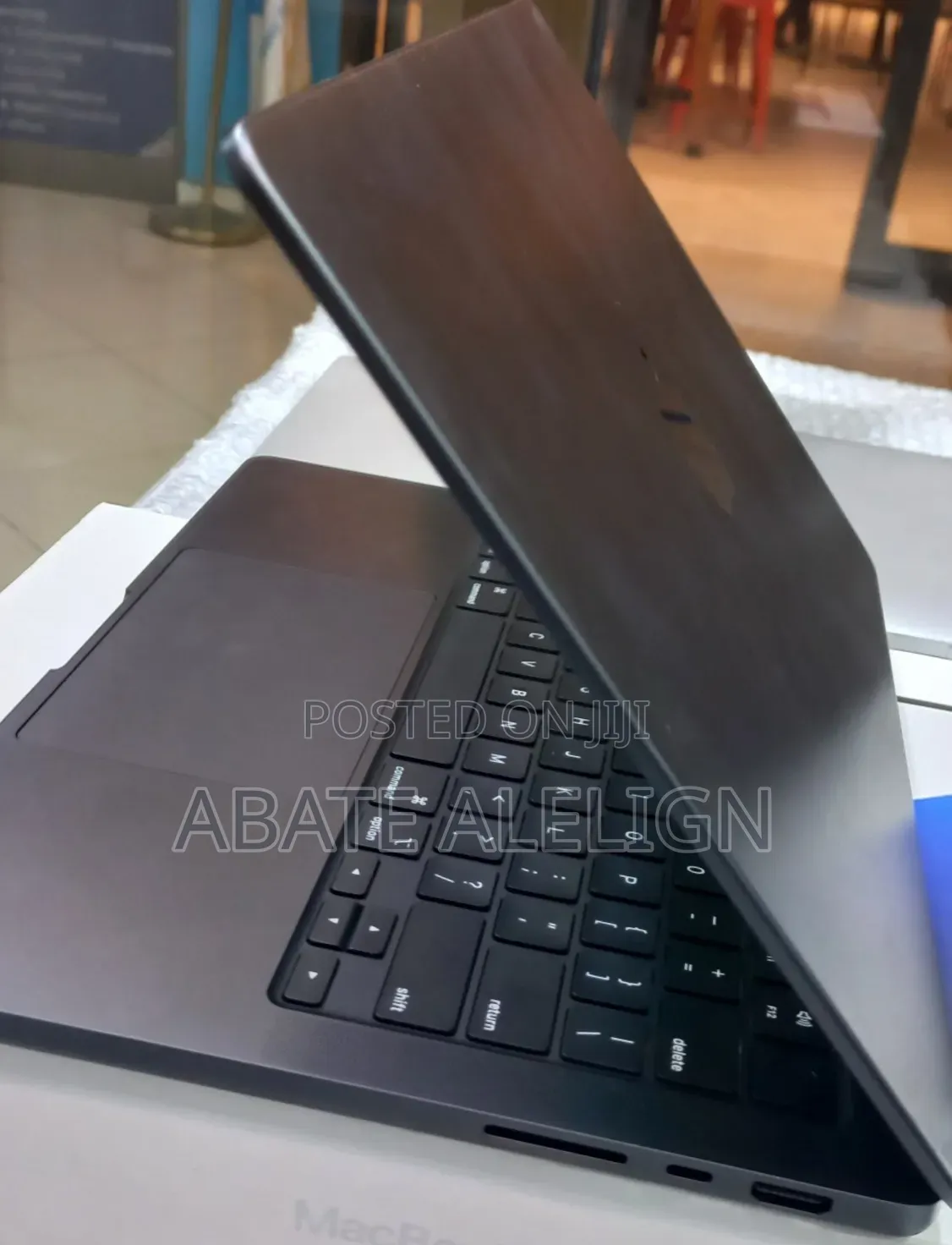 New Laptop Apple MacBook Pro 2025 M5 16GB Apple M5 Pro SSD 512GB