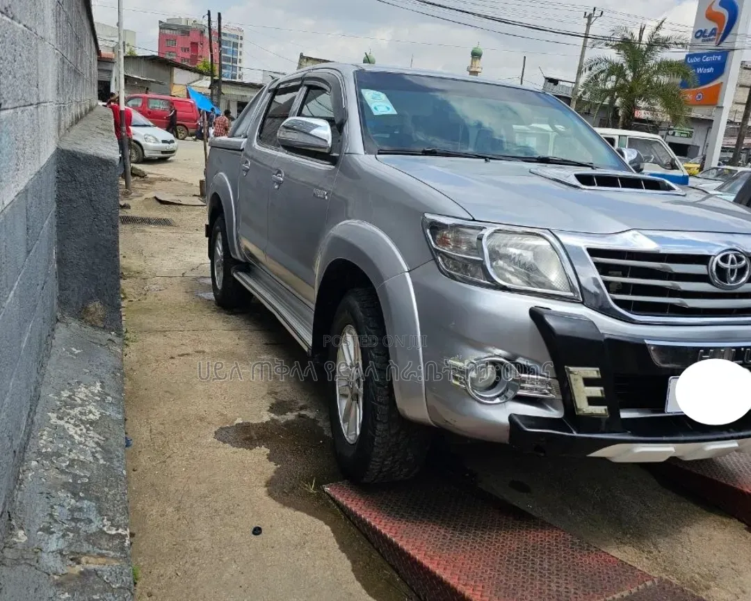 Toyota Hilux 2015 Purple