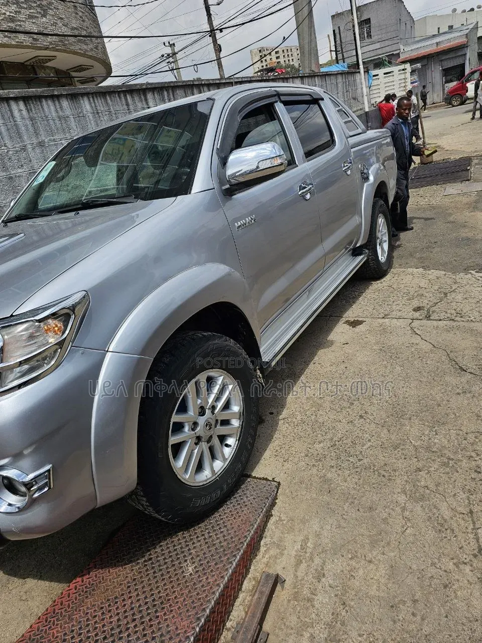 Toyota Hilux 2015 Purple