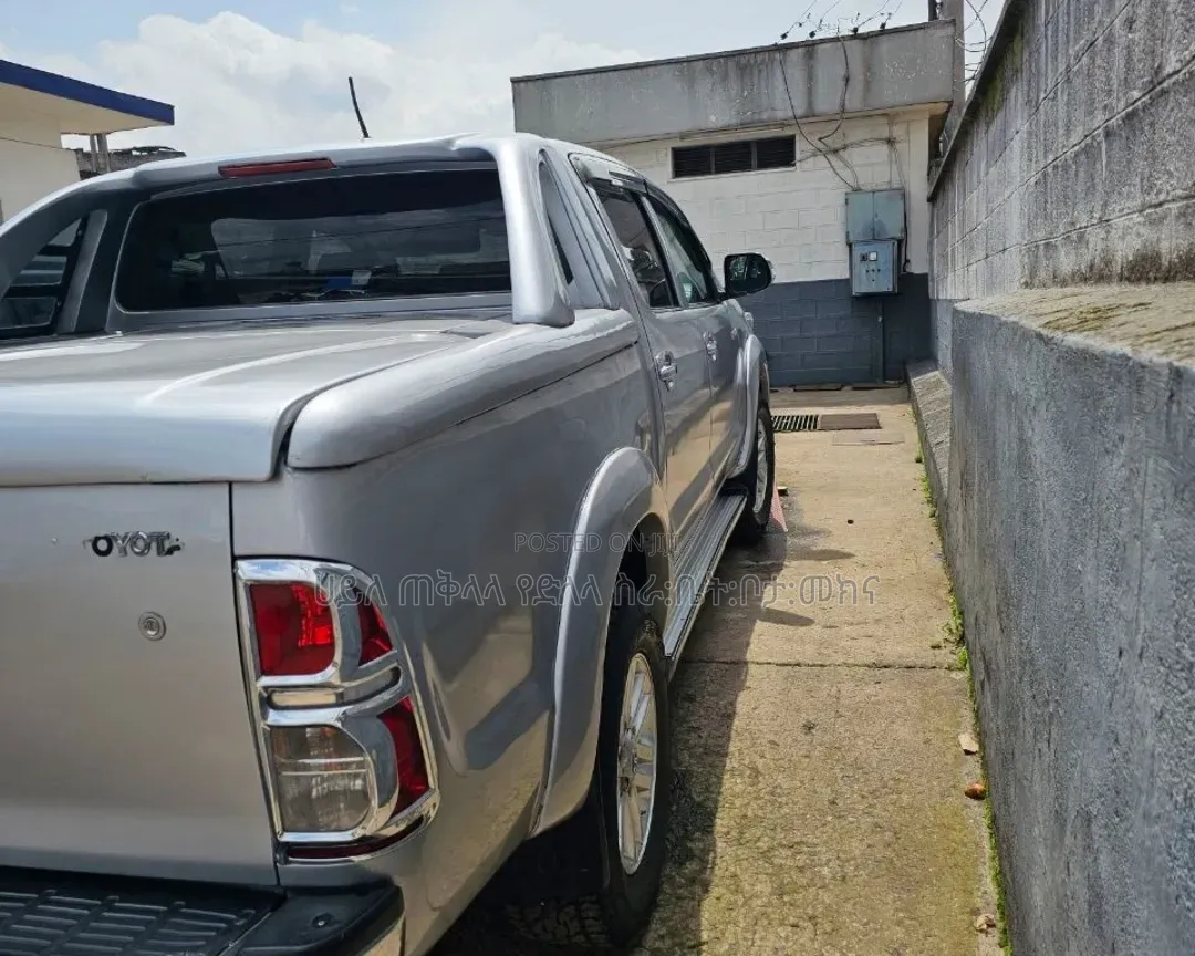 Toyota Hilux 2015 Purple