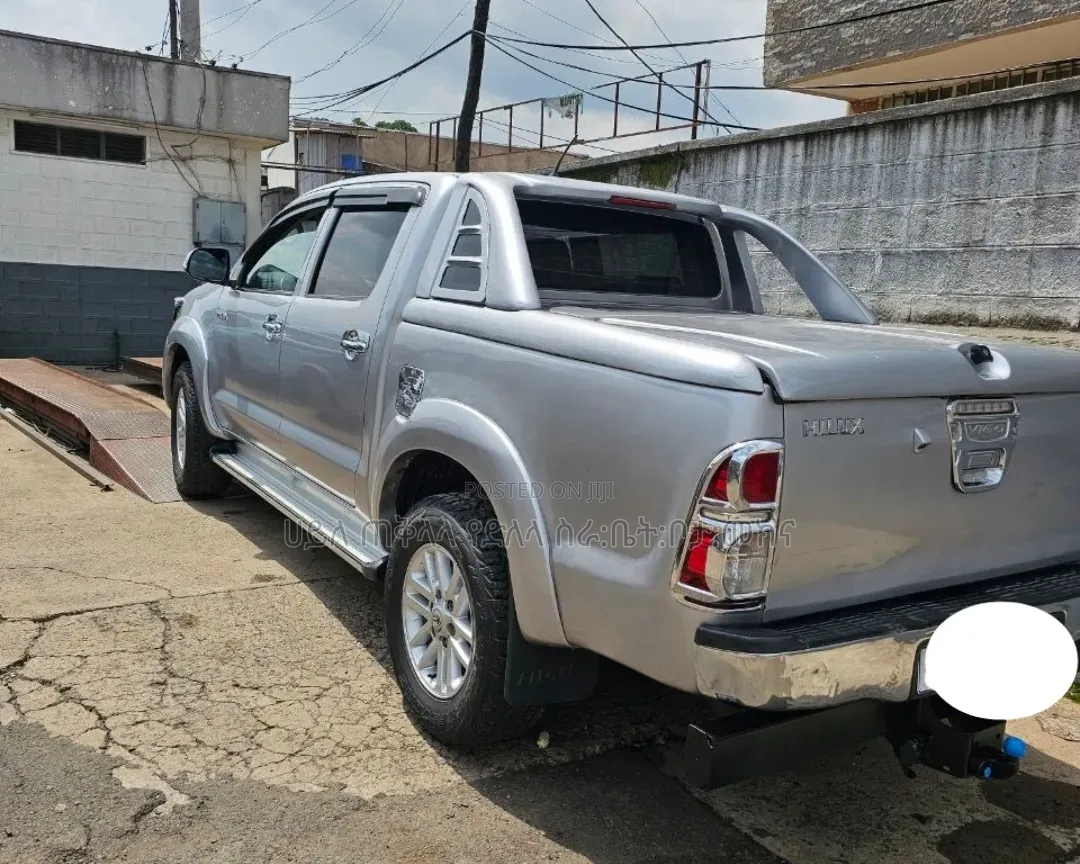 Toyota Hilux 2015 Purple