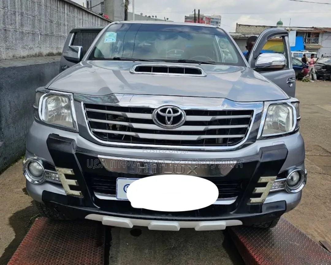 Toyota Hilux 2015 Purple