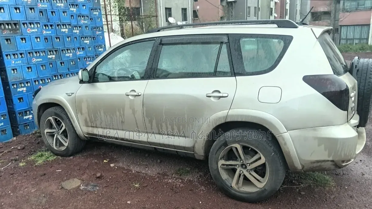 Toyota RAV4 2006 Gold