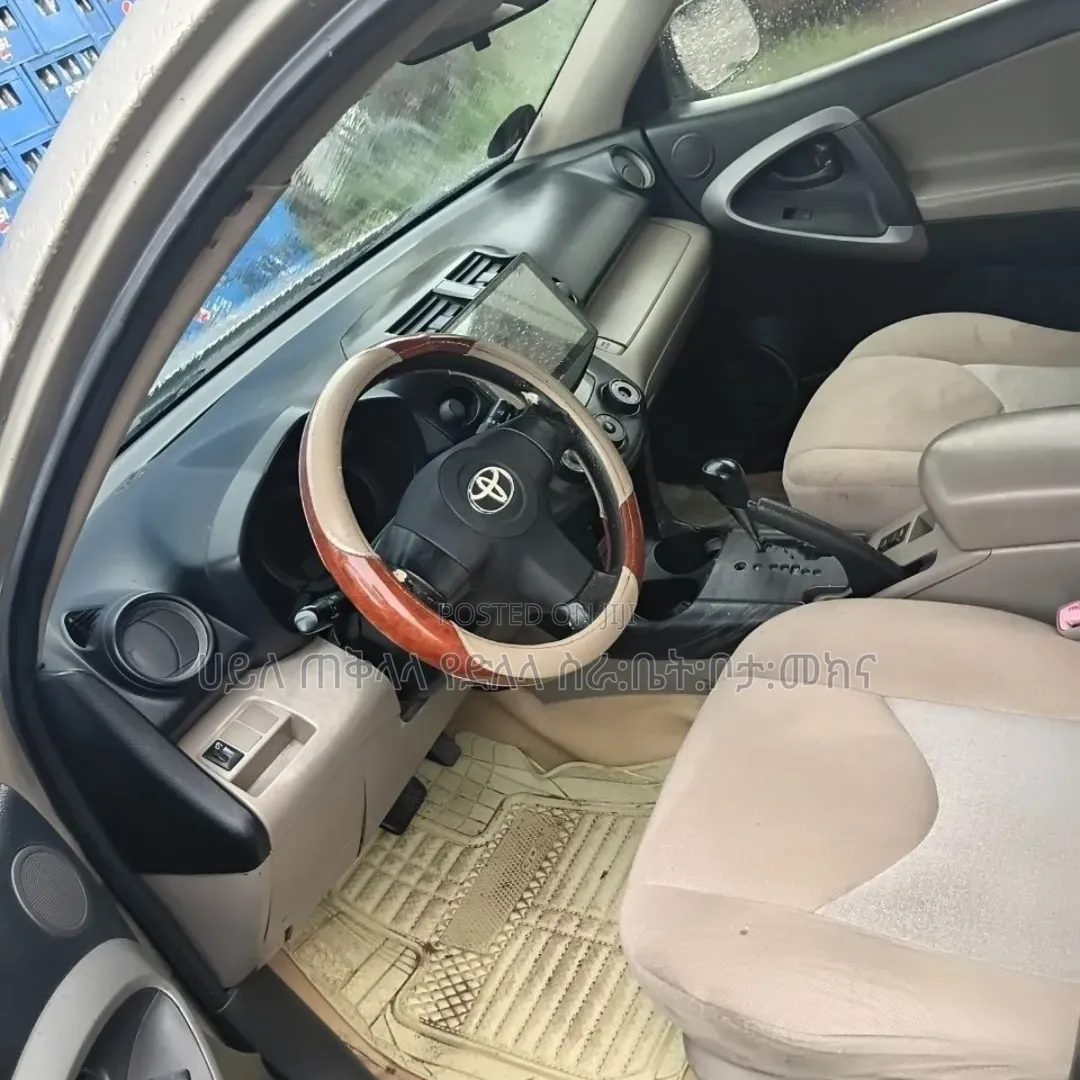 Toyota RAV4 2006 Gold