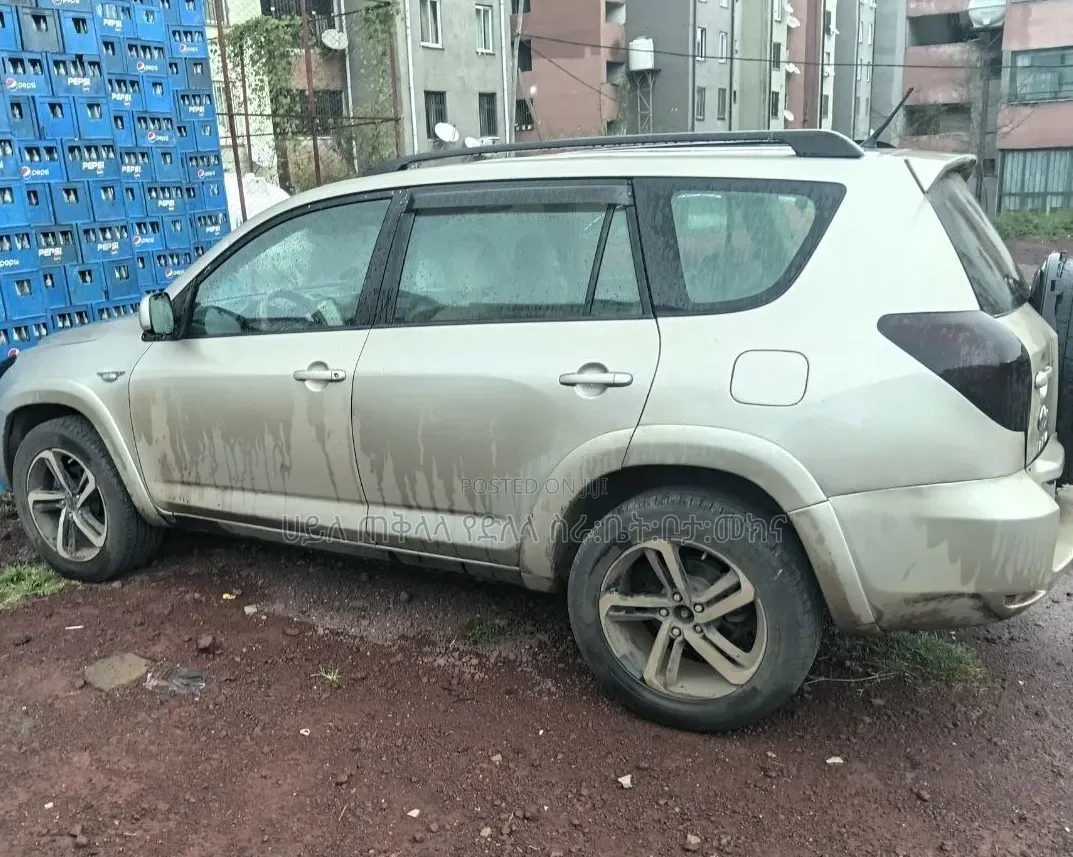 Toyota RAV4 2006 Gold