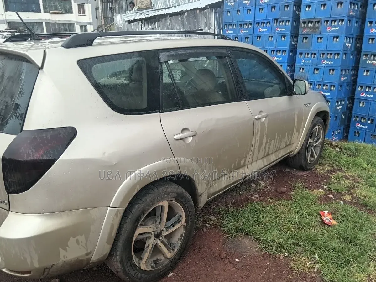 Toyota RAV4 2006 Gold