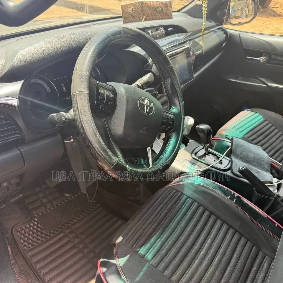 Toyota Hilux 2020 Purple