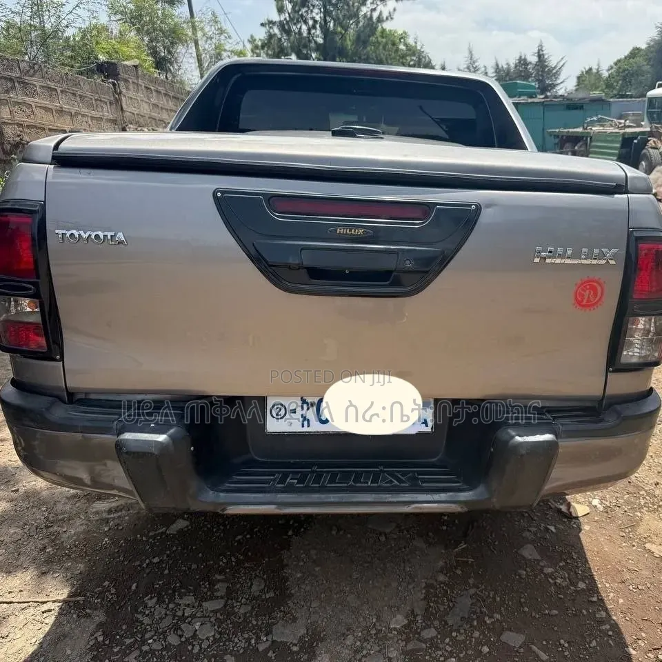 Toyota Hilux 2020 Purple