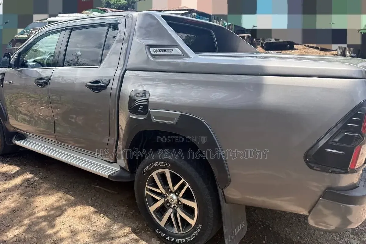 Toyota Hilux 2020 Purple