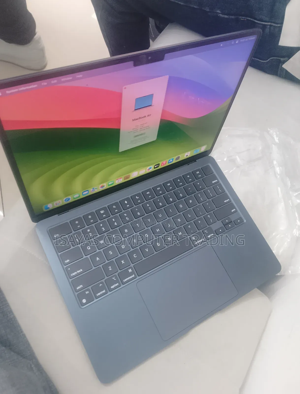 New Laptop Apple MacBook Air 2022 M2 8GB Apple M2 SSD 512GB