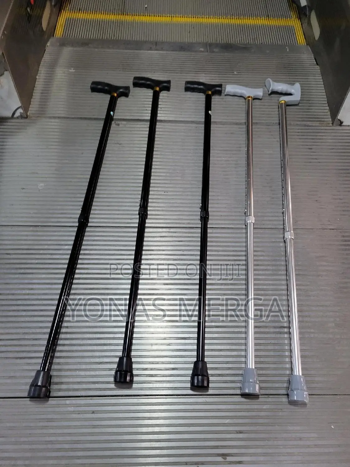 Walking Stick/Cane邲藍people Wiz Disabilities to Provide Balance Support