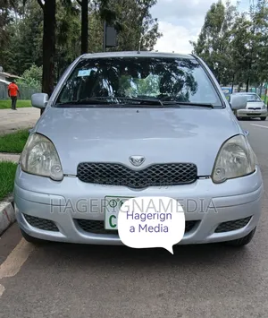 Toyota Vitz 2002 Silver