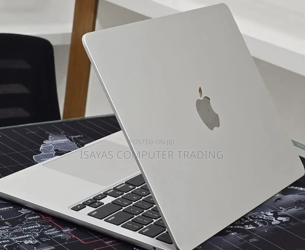 New Laptop Apple MacBook Air 2024 M3 16GB Apple M3 SSD 256GB