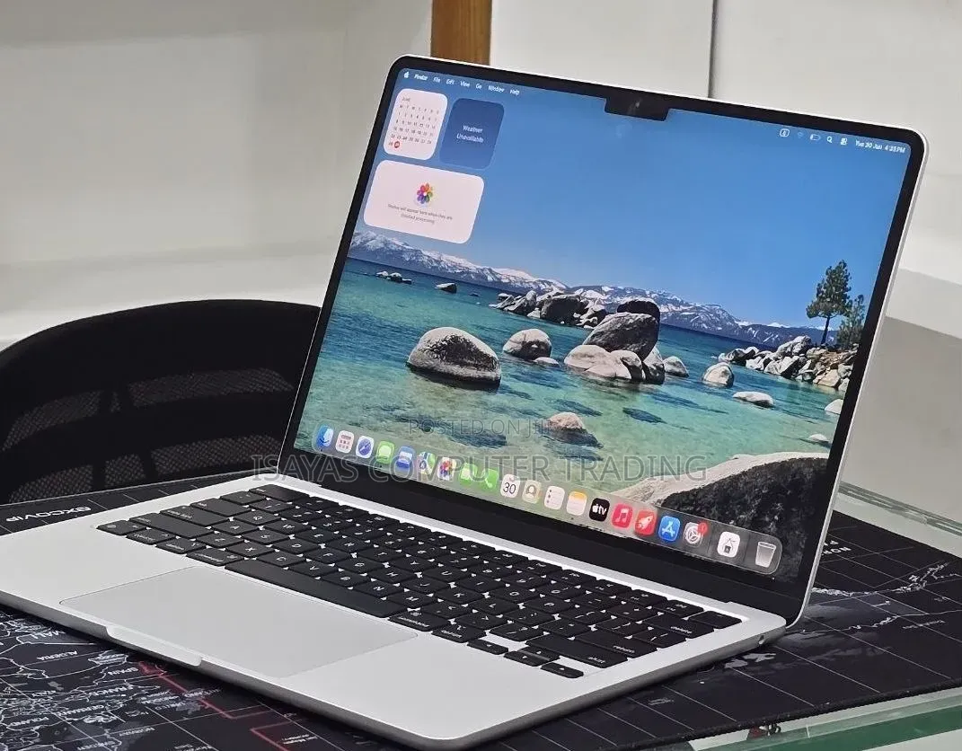 New Laptop Apple MacBook Air 2024 M3 16GB Apple M3 SSD 256GB