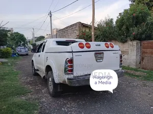 Toyota Hilux 2009 White